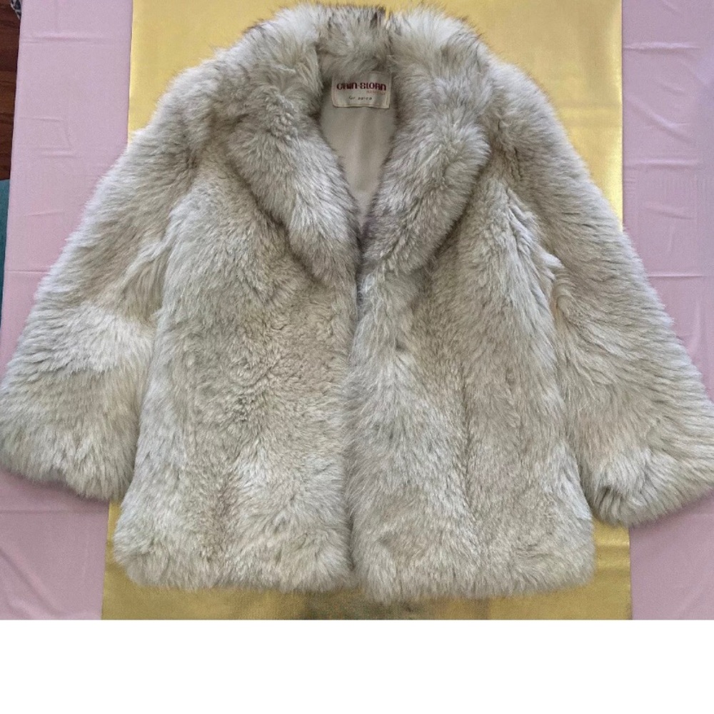 Vintage Cain Sloan Fur coat. Med. Waist length Fox